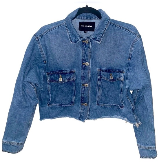 FASHION NOVA Cropped Button Up Frayed Hem Jean Jacket Size M - Picture 1 of 3